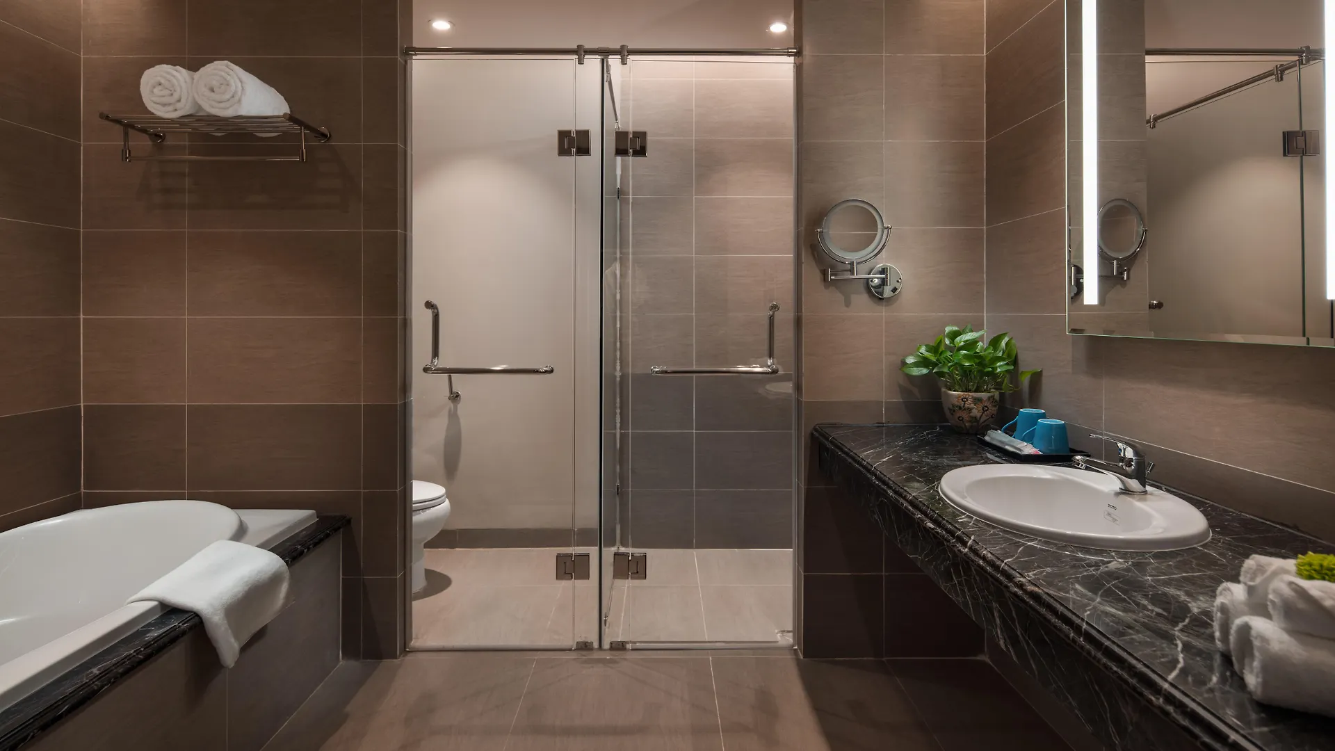 Altara Suites Da Nang By Ahg 5*,  Vietnam